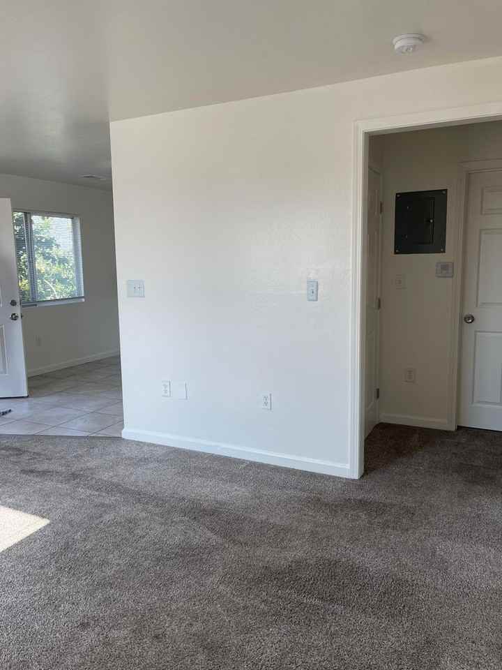 1426 Lake St - Photo 4 of 10