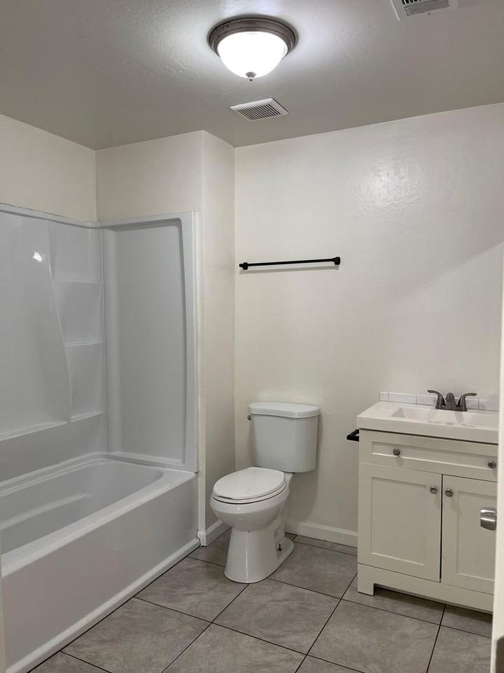 1426 Lake St - Photo 7 of 10