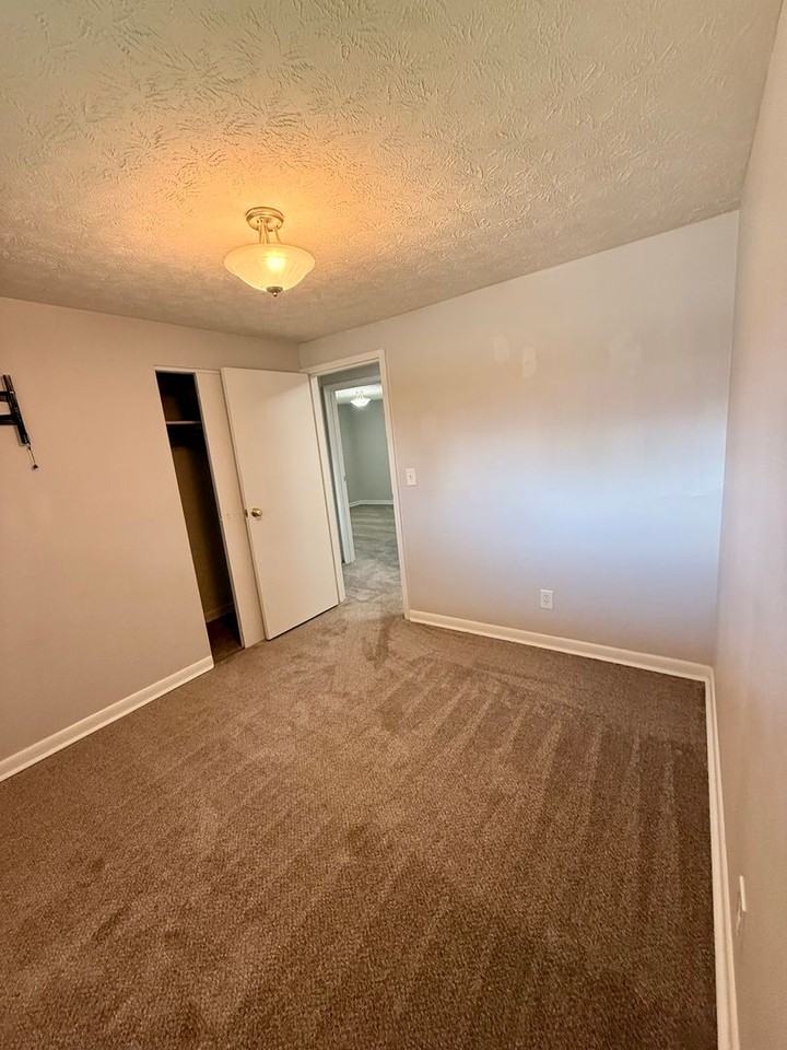 2185 Kajean Ave - Photo 4 of 16