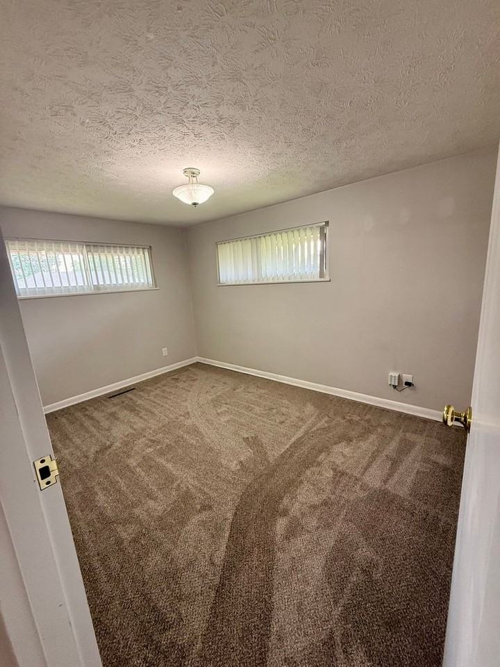2185 Kajean Ave - Photo 5 of 16