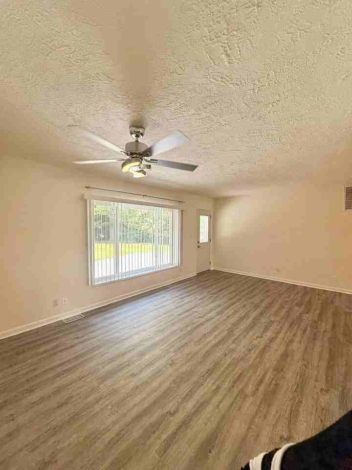 645 Brookfield Rd - Photo 2 of 19