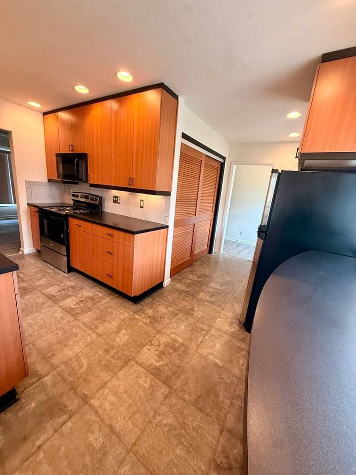 645 Brookfield Rd - Photo 6 of 19