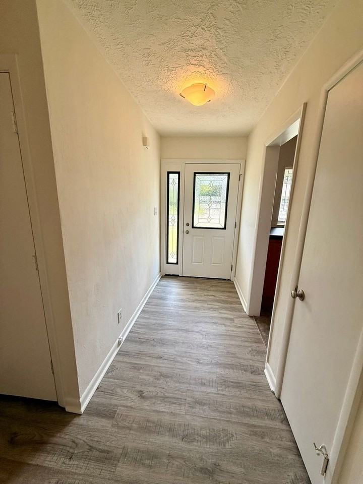 645 Brookfield Rd - Photo 7 of 19