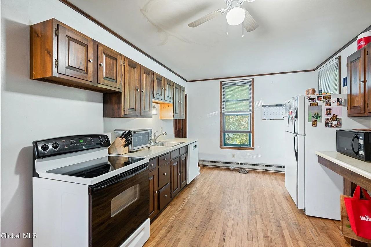 52 Church Ave - Photo 7 of 16