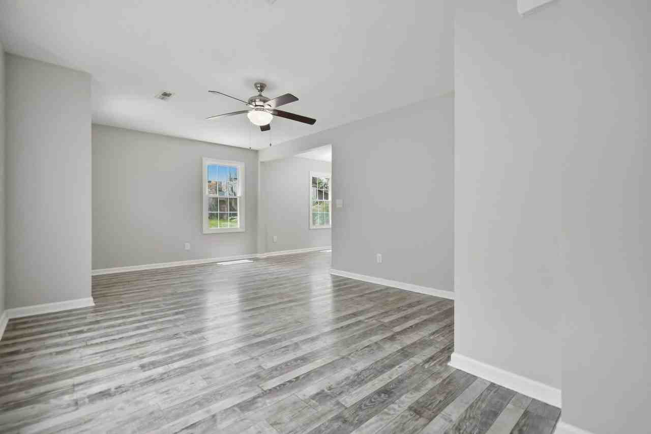 970 Swift Dr - Photo 2 of 12