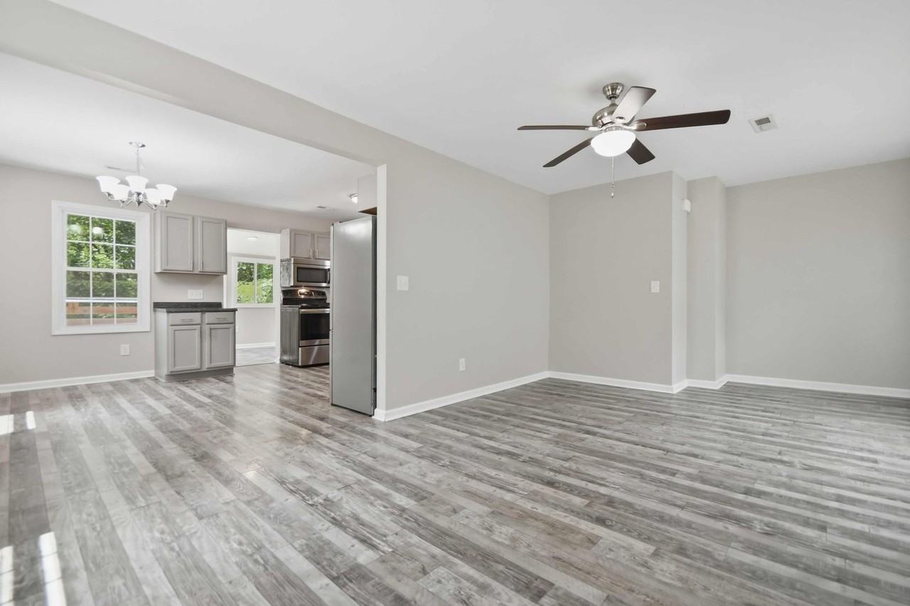 970 Swift Dr - Photo 3 of 12