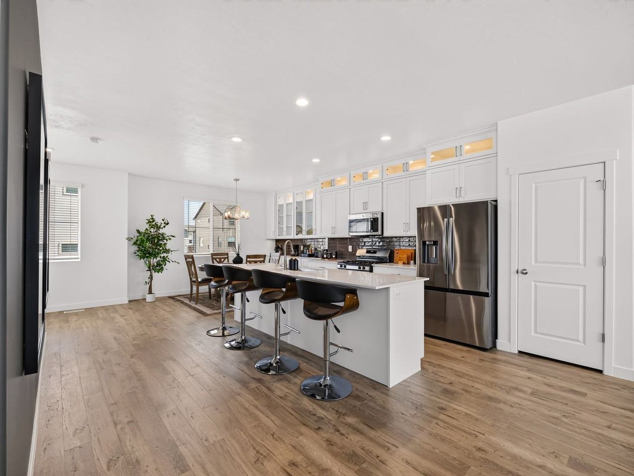 608 W 1760 N - Photo 4 of 44