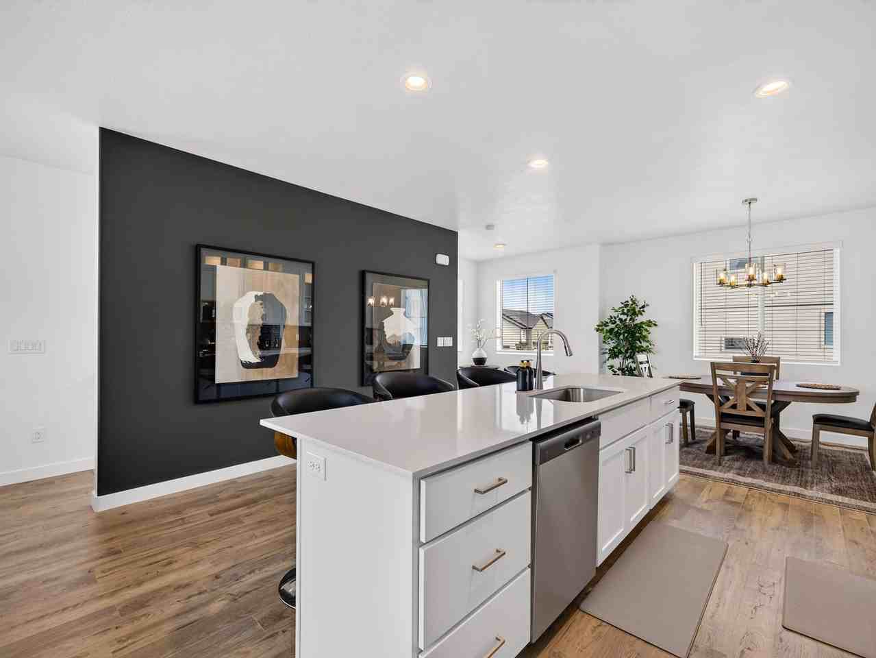 608 W 1760 N - Photo 5 of 44