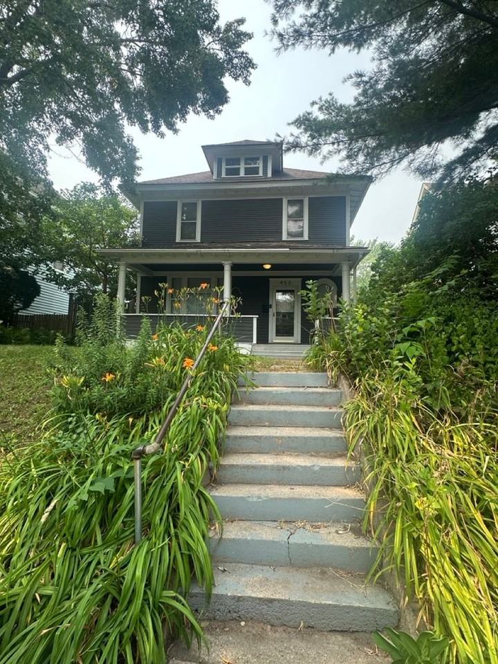 453 Wheeler St N - Photo 2 of 27