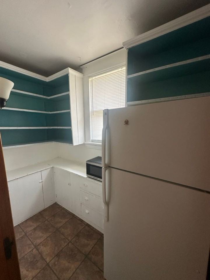 453 Wheeler St N - Photo 3 of 27
