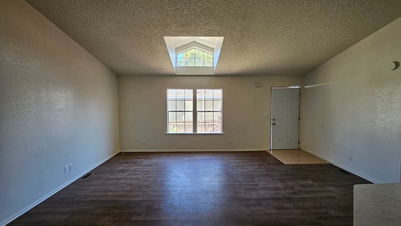 21761 Wisteria St - Photo 3 of 16