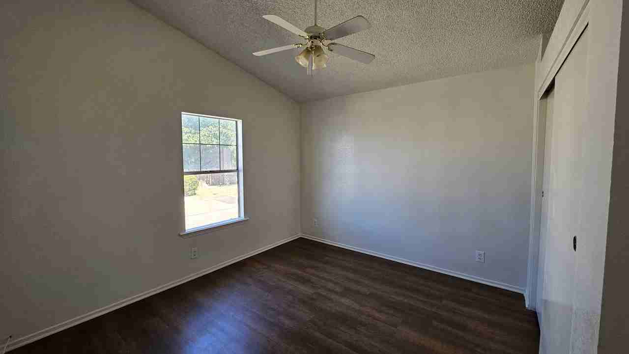 21761 Wisteria St - Photo 6 of 16