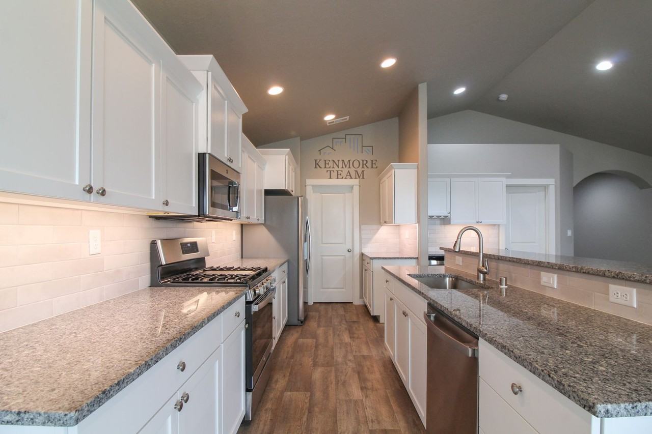 2950 Woodland Pl - Photo 3 of 19