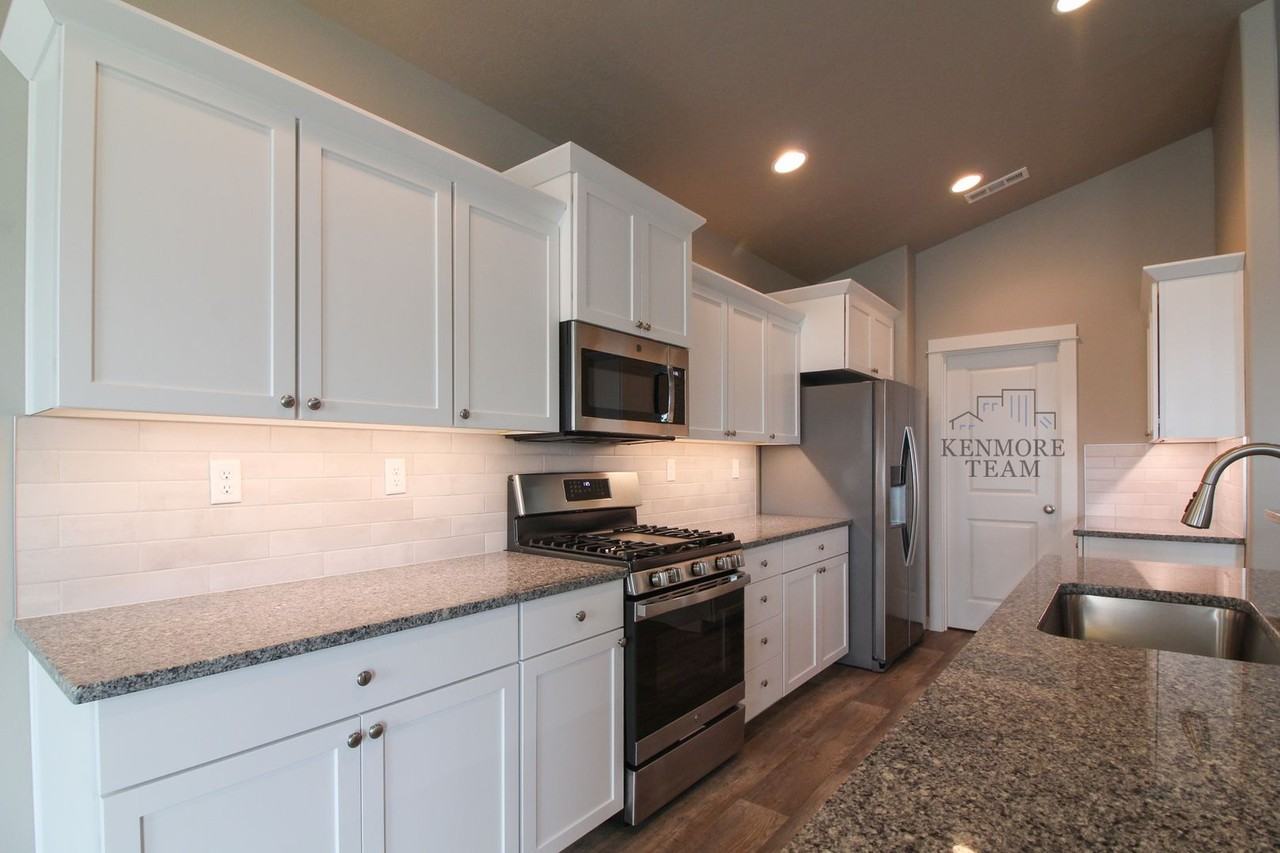2950 Woodland Pl - Photo 4 of 19