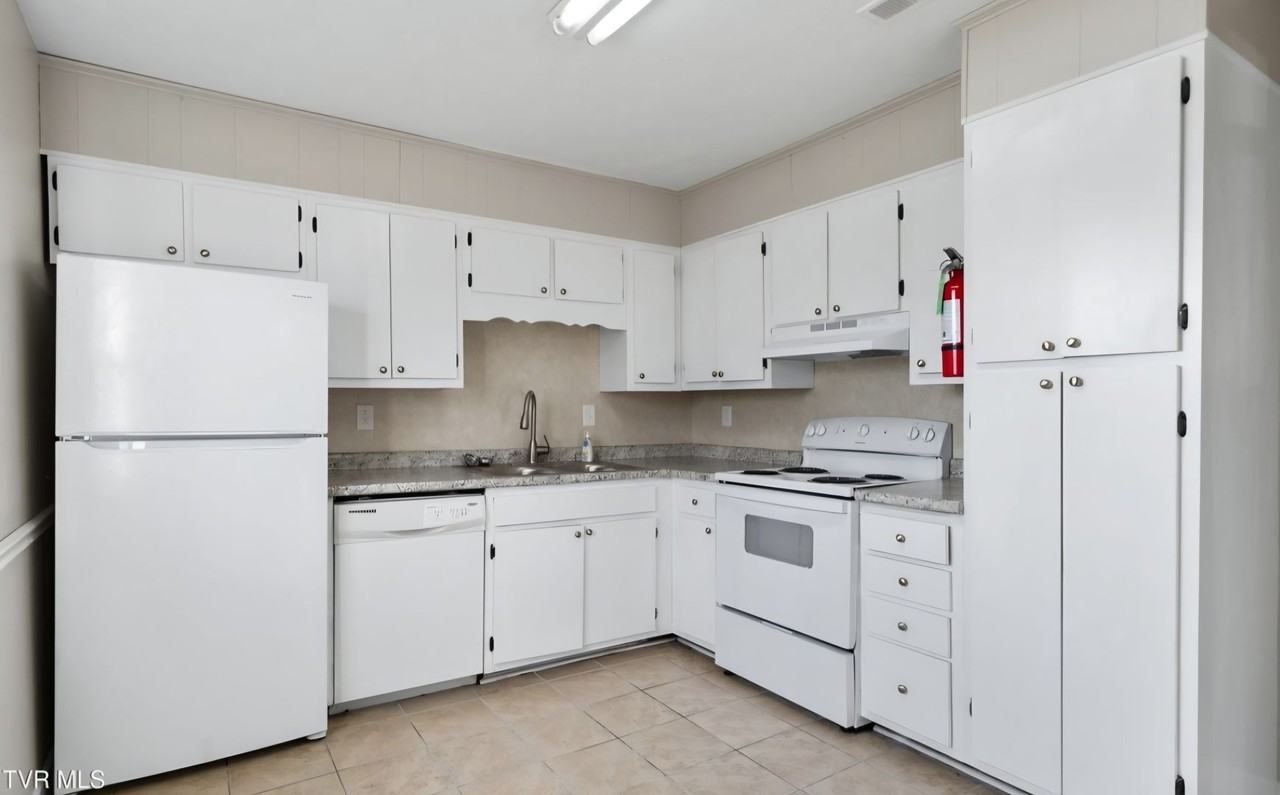 1001 Kiser Blvd #12 - Photo 3 of 13