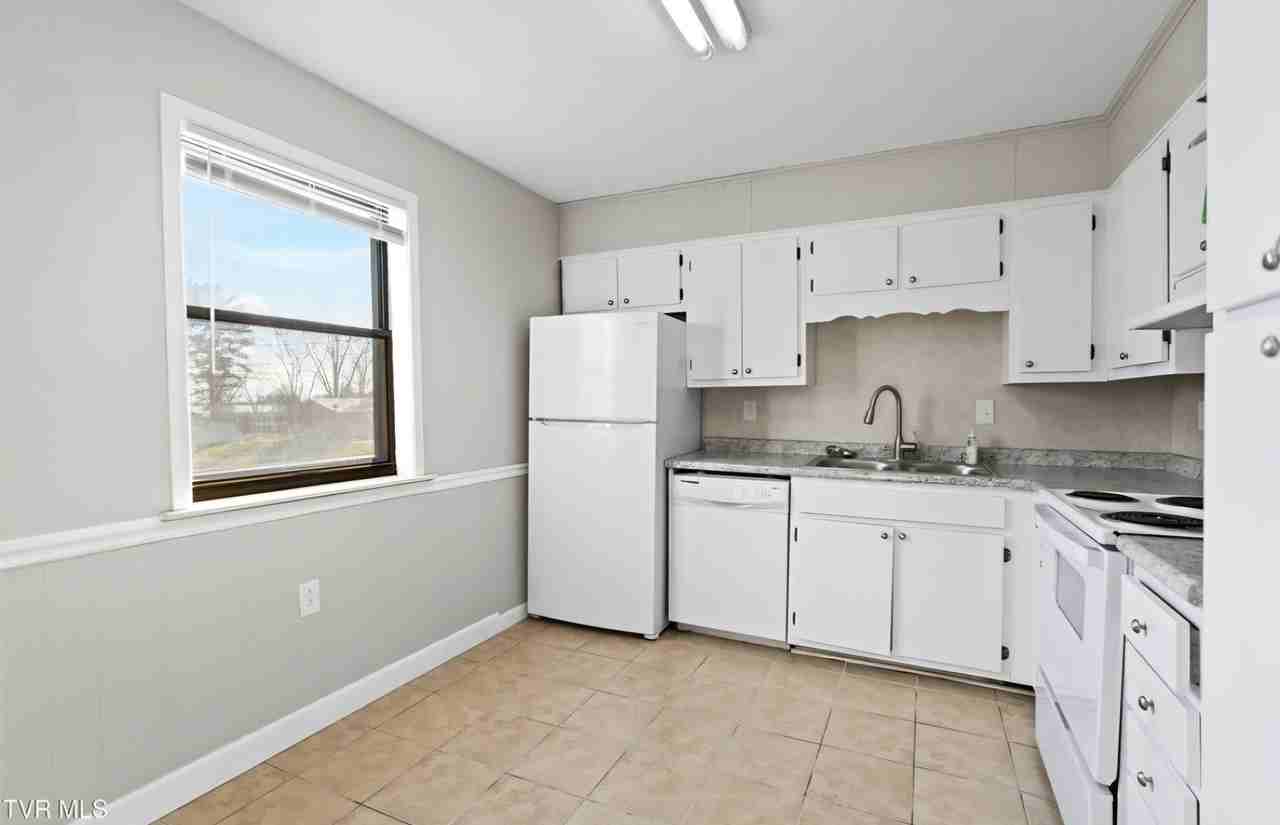 1001 Kiser Blvd #12 - Photo 5 of 13