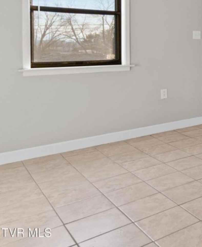 1001 Kiser Blvd #12 - Photo 6 of 13