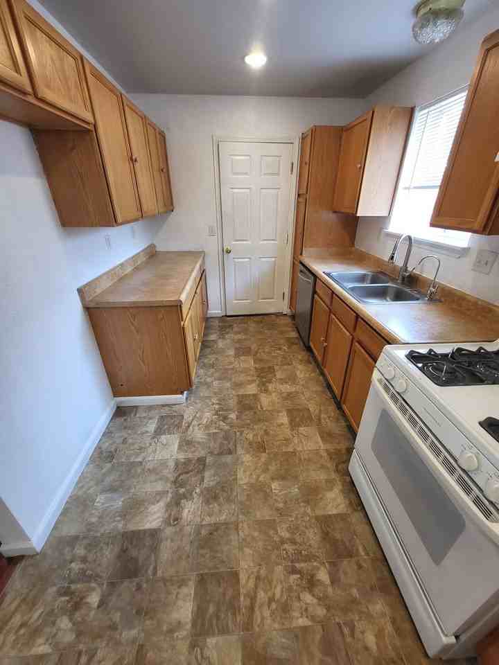 30 Duffy Ct - Photo 3 of 10