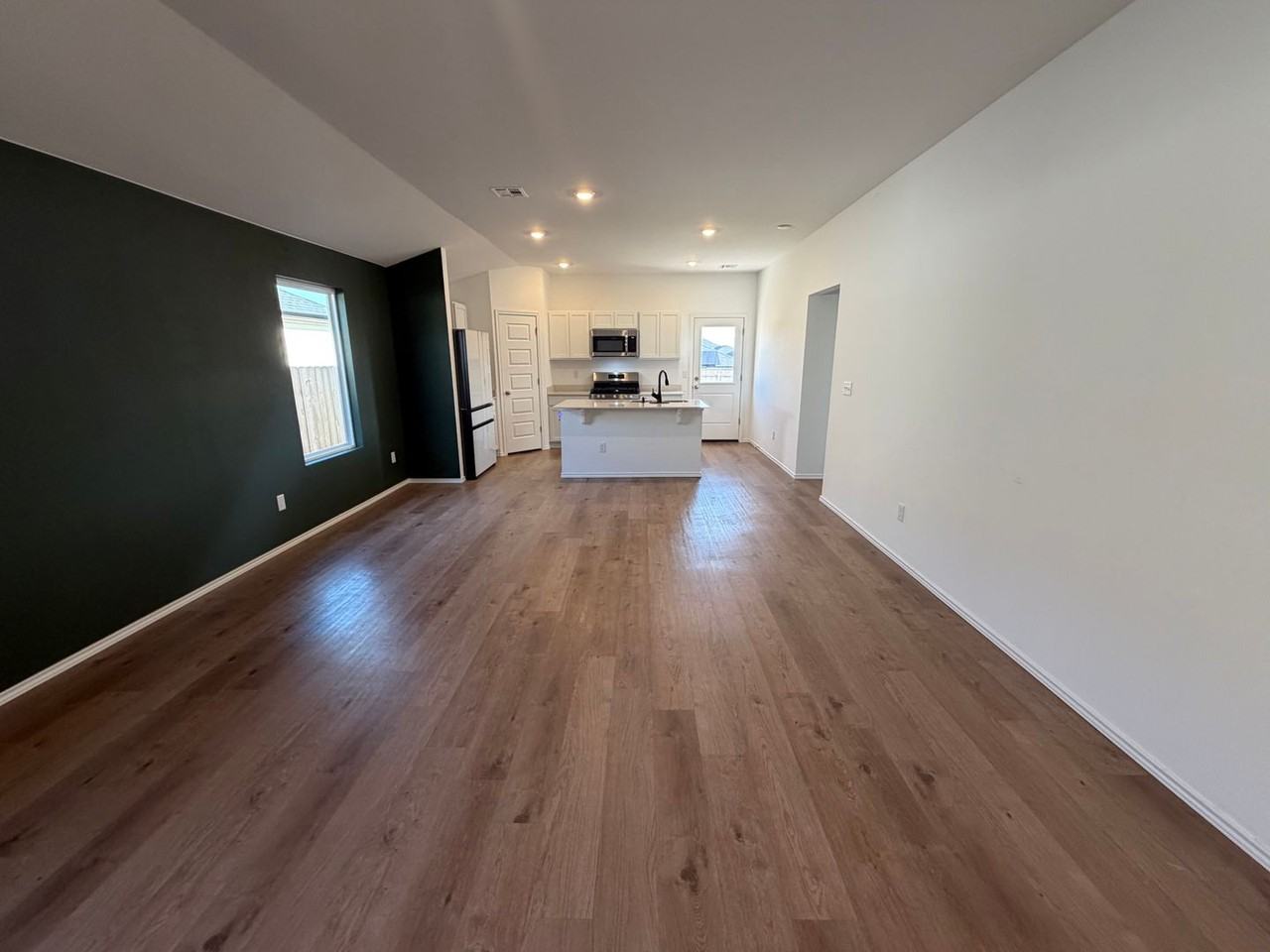805 Ne 101st St - Photo 2 of 14