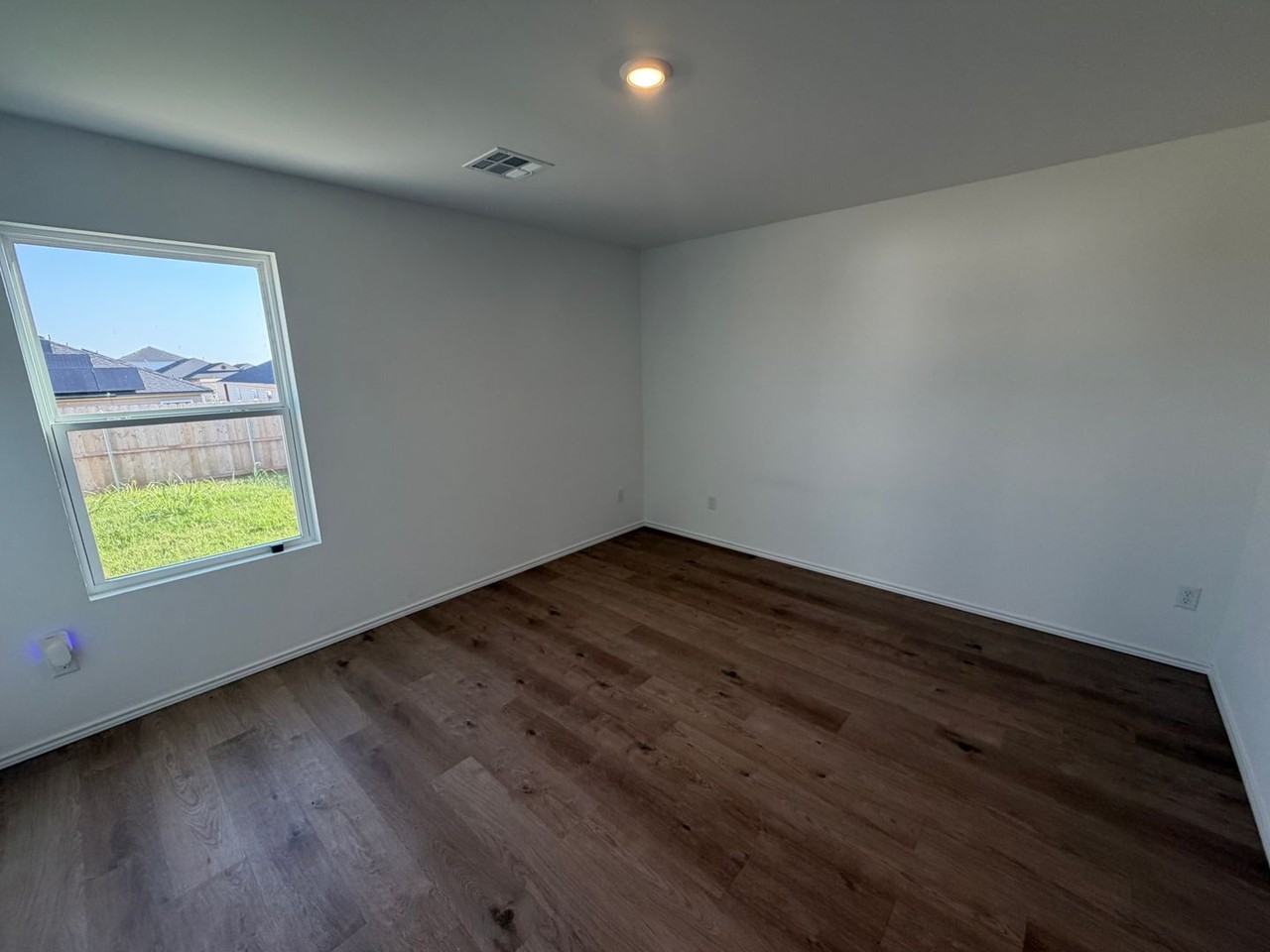 805 Ne 101st St - Photo 5 of 14