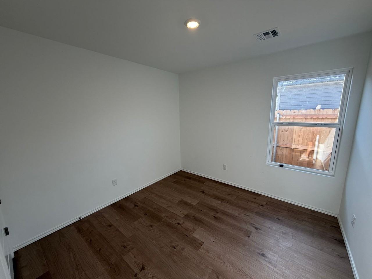 805 Ne 101st St - Photo 7 of 14