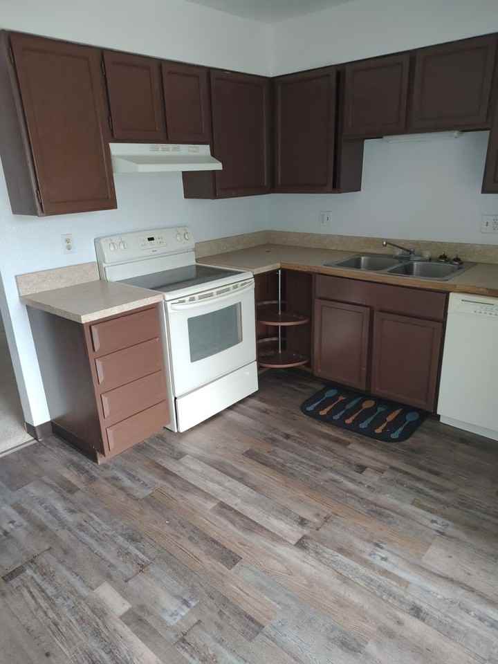 297 Monroe St - Photo 3 of 23