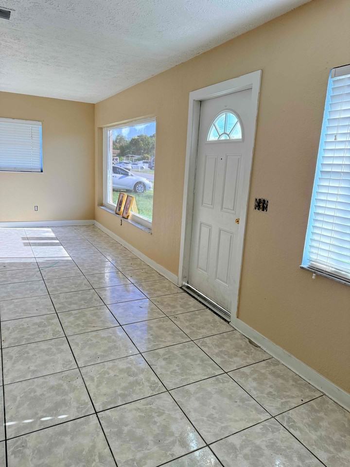 4715 Town N Country Blvd - Photo 7 of 8