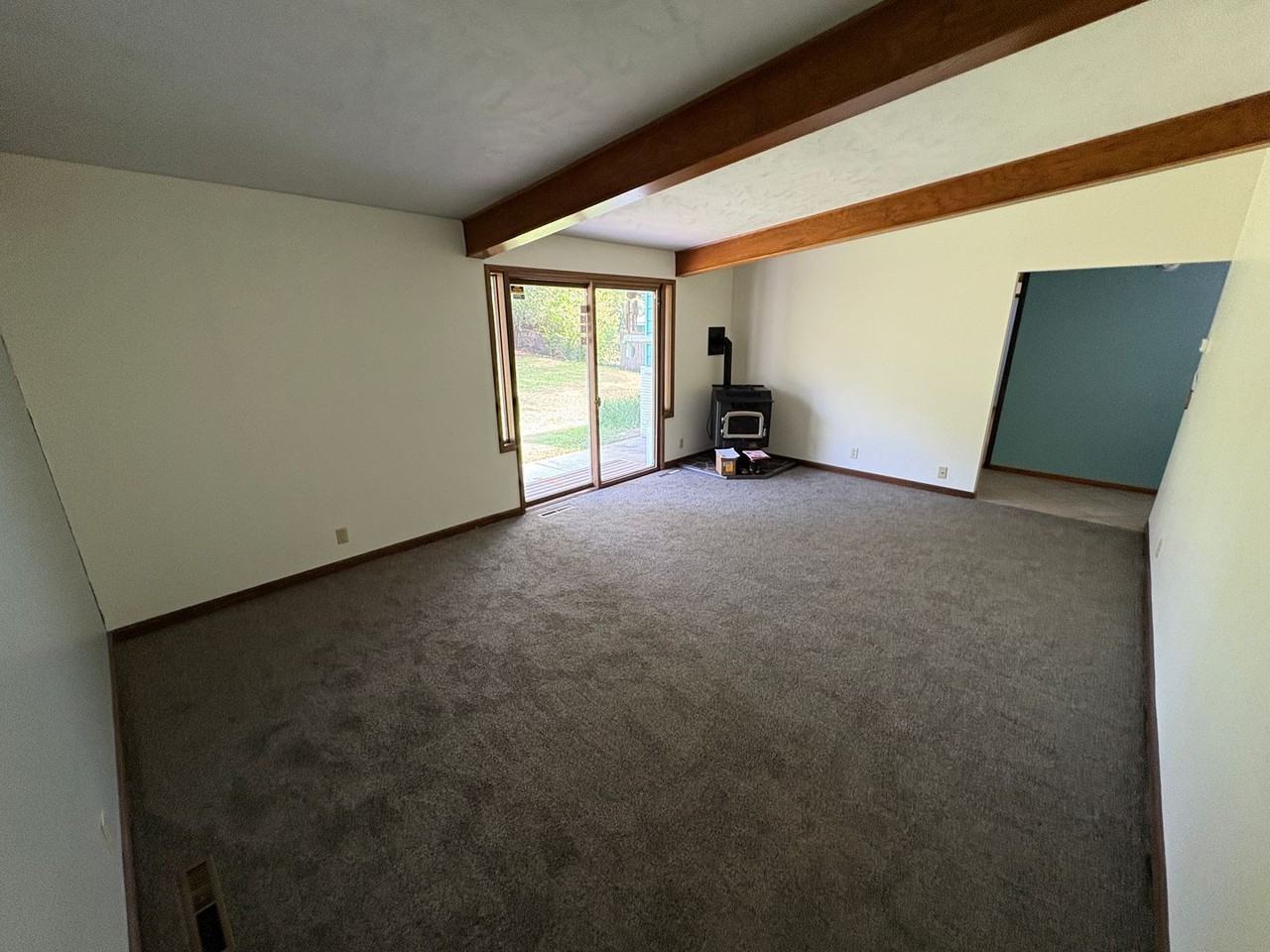 1300 Eastridge Dr - Photo 4 of 35
