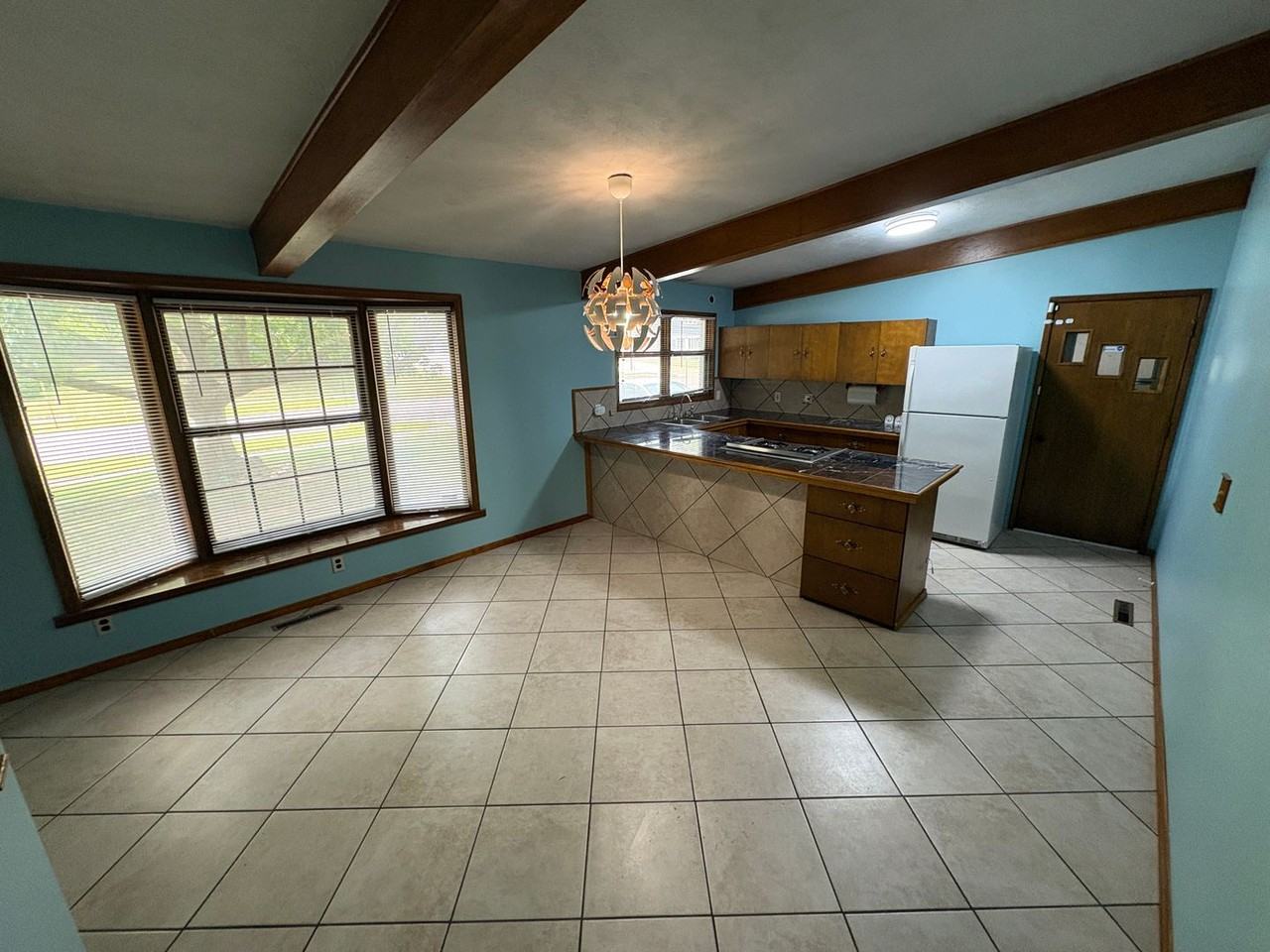 1300 Eastridge Dr - Photo 5 of 35