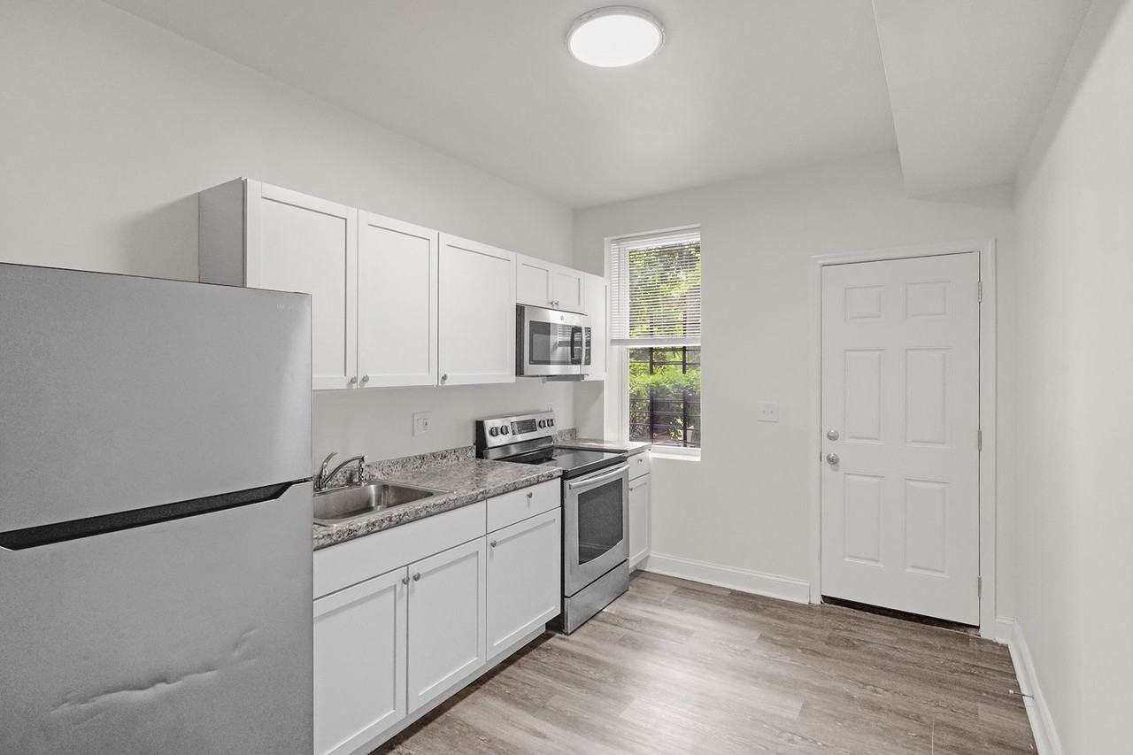 2412 Francis St - Photo 3 of 24
