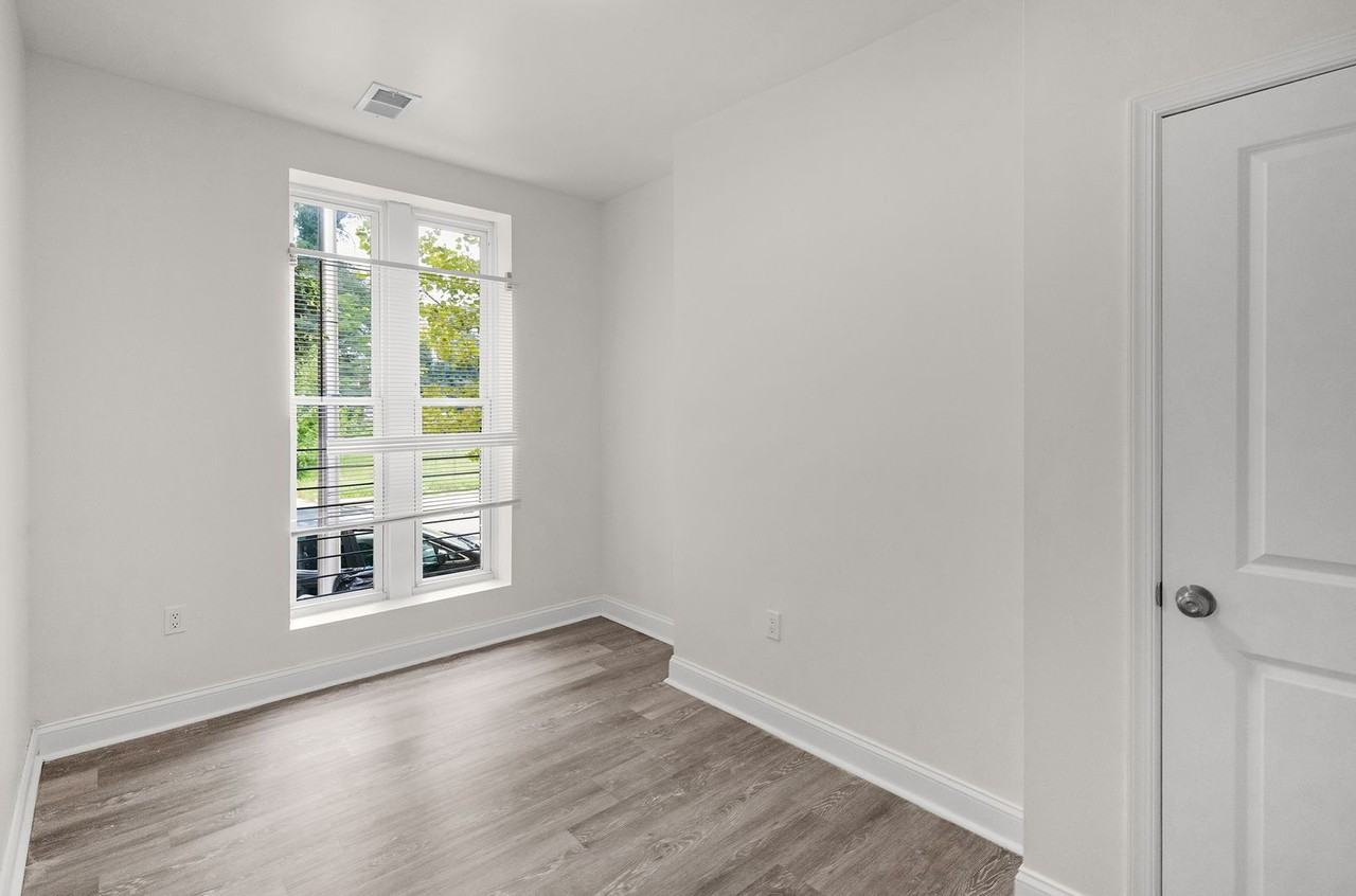 2412 Francis St - Photo 4 of 24