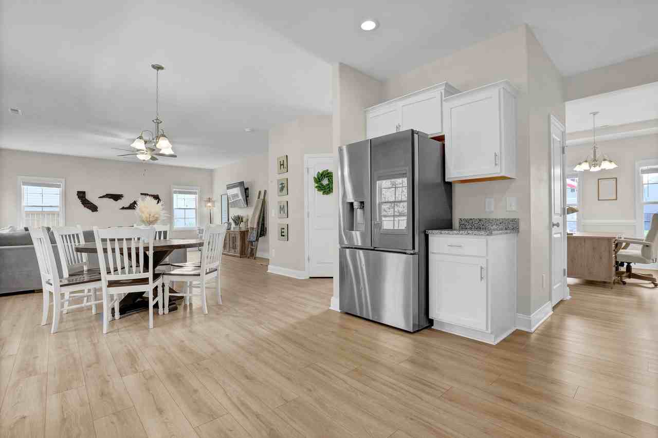 821 Cooke Dr - Photo 5 of 20
