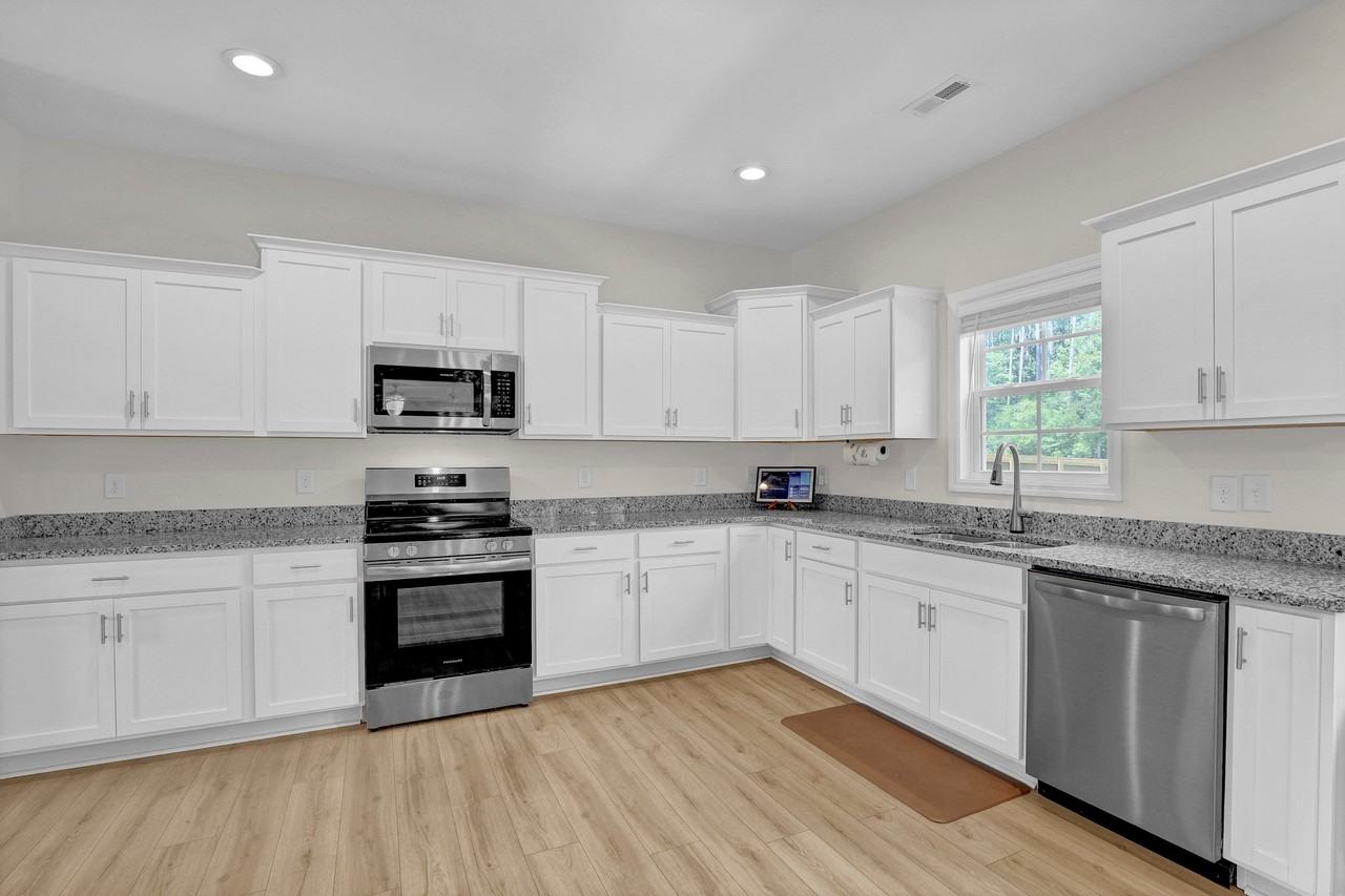 821 Cooke Dr - Photo 6 of 20