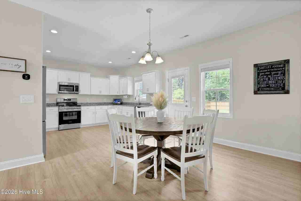 821 Cooke Dr - Photo 7 of 20