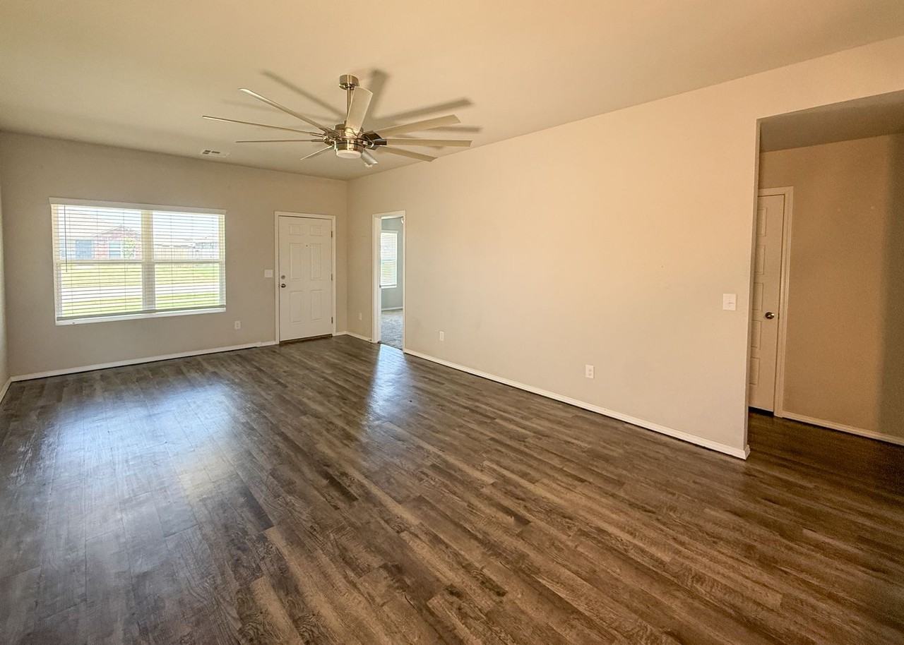 528 Fox Burrow Ln - Photo 3 of 18