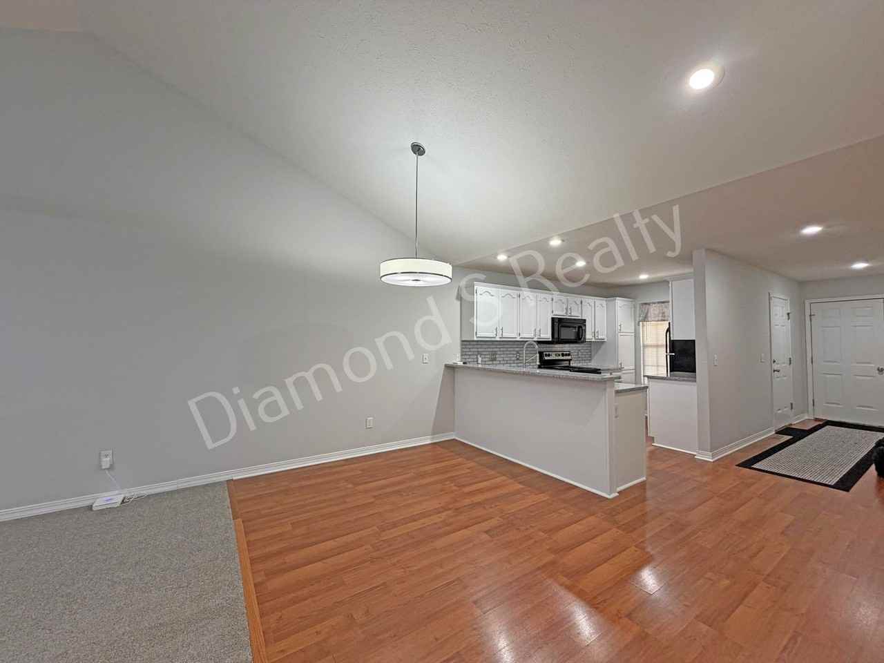 1331 W Sackett St - Photo 6 of 20