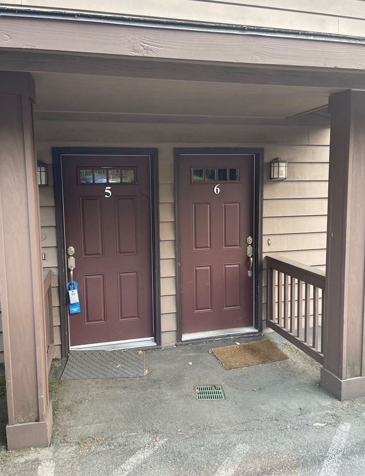 1015 Sw Bertha Blvd - Photo 2 of 25