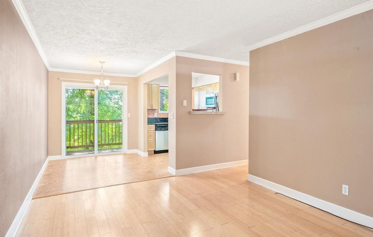 1015 Sw Bertha Blvd - Photo 5 of 25