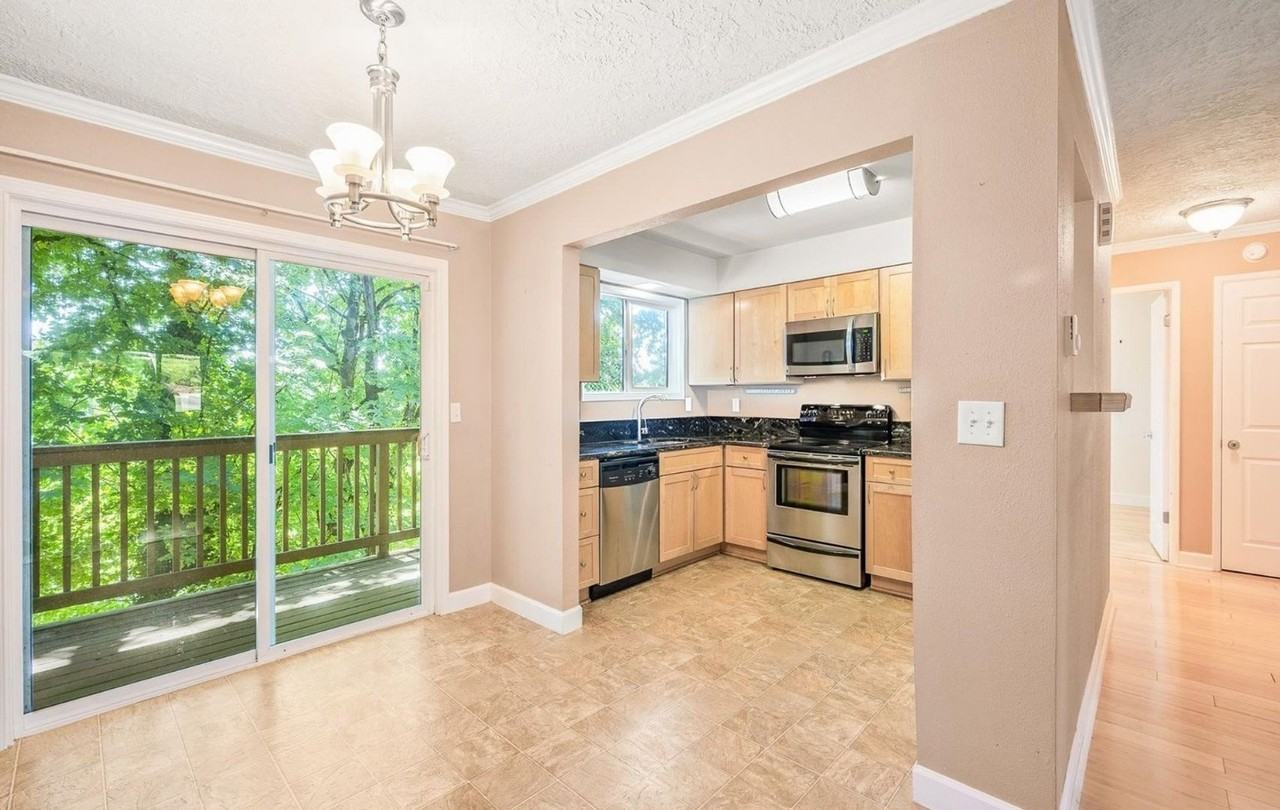 1015 Sw Bertha Blvd - Photo 7 of 25