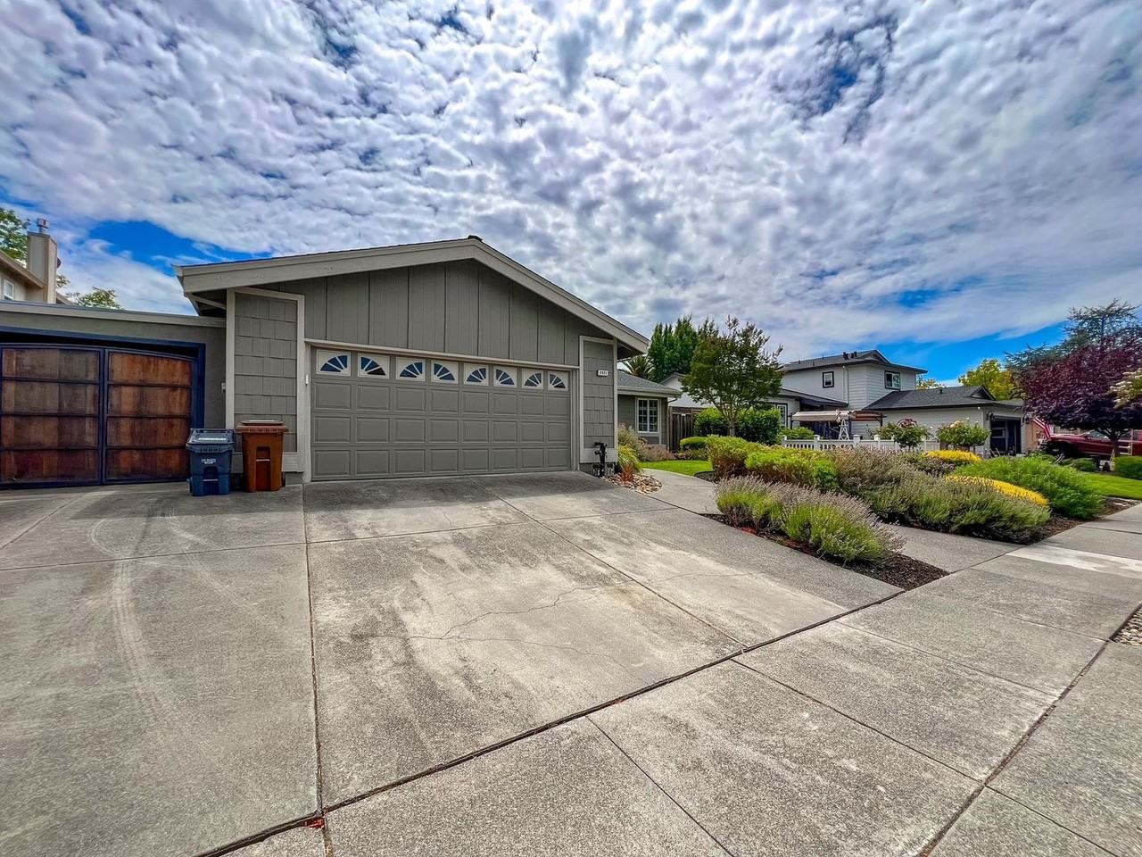 3321 Anita Ct - Photo 2 of 43