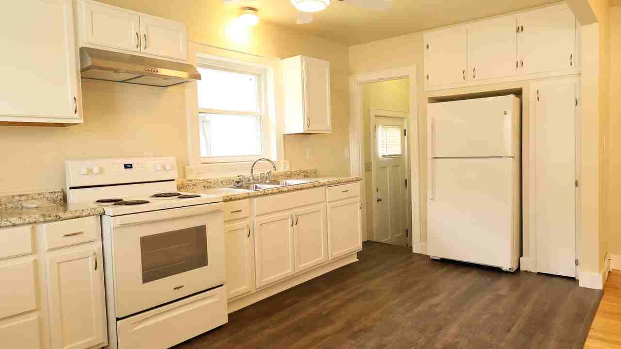1426 Silver St - Photo 2 of 15