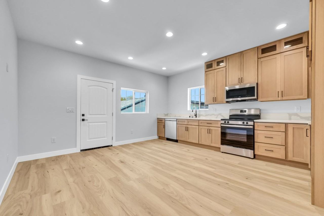 114 N Cornell Ave #A - Photo 4 of 12
