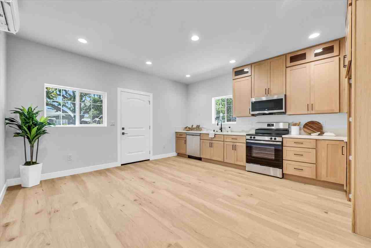 114 N Cornell Ave #B - Photo 4 of 12