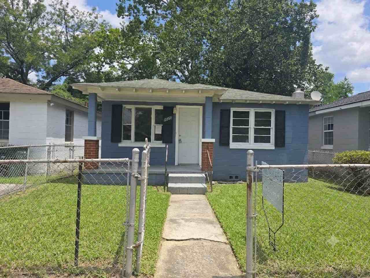 2102 Patch St - Photo 2 of 2