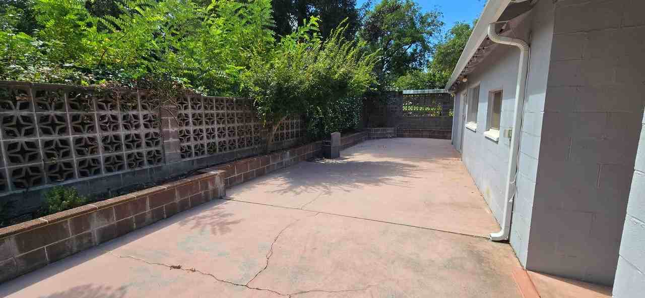 435 1/2 Zion St - Photo 2 of 10