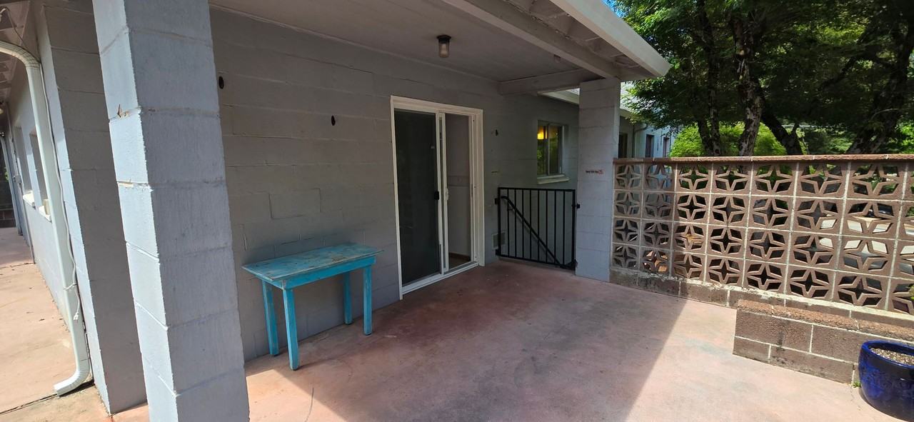 435 1/2 Zion St - Photo 3 of 10