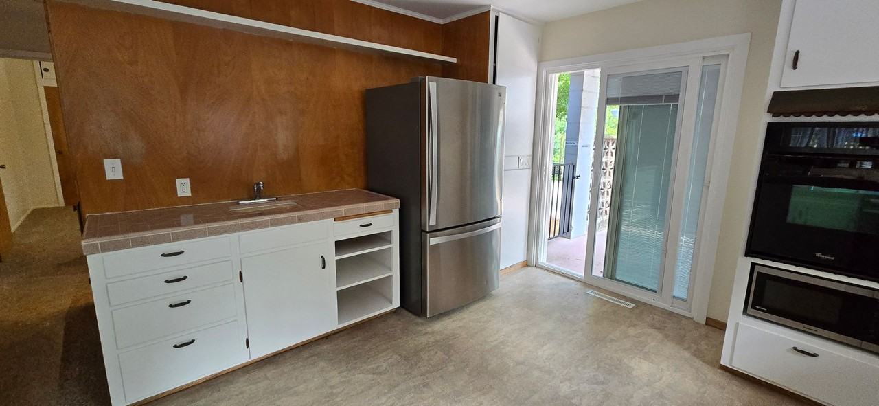 435 1/2 Zion St - Photo 5 of 10