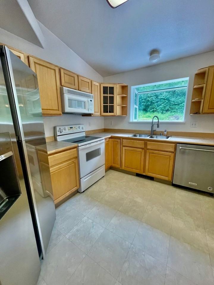 21507 Tony Cir - Photo 6 of 26