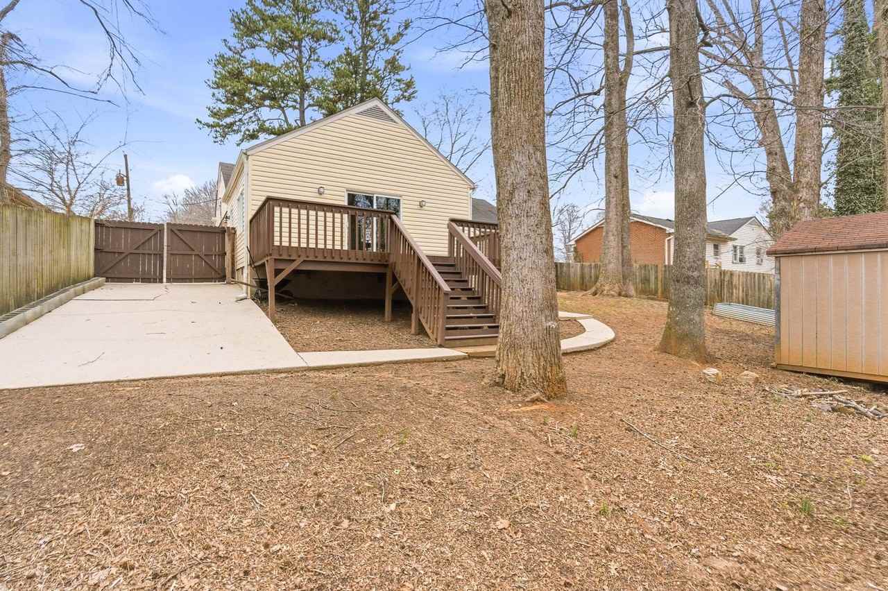 1456 London Dr - Photo 6 of 33