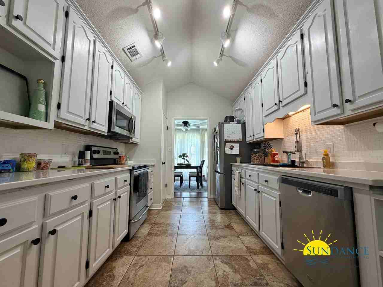 541 E Timberlake Dr - Photo 6 of 33